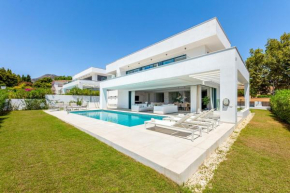 797 HOLIDAY RENTALS - Lujosa y moderna villa en Puerto marina
